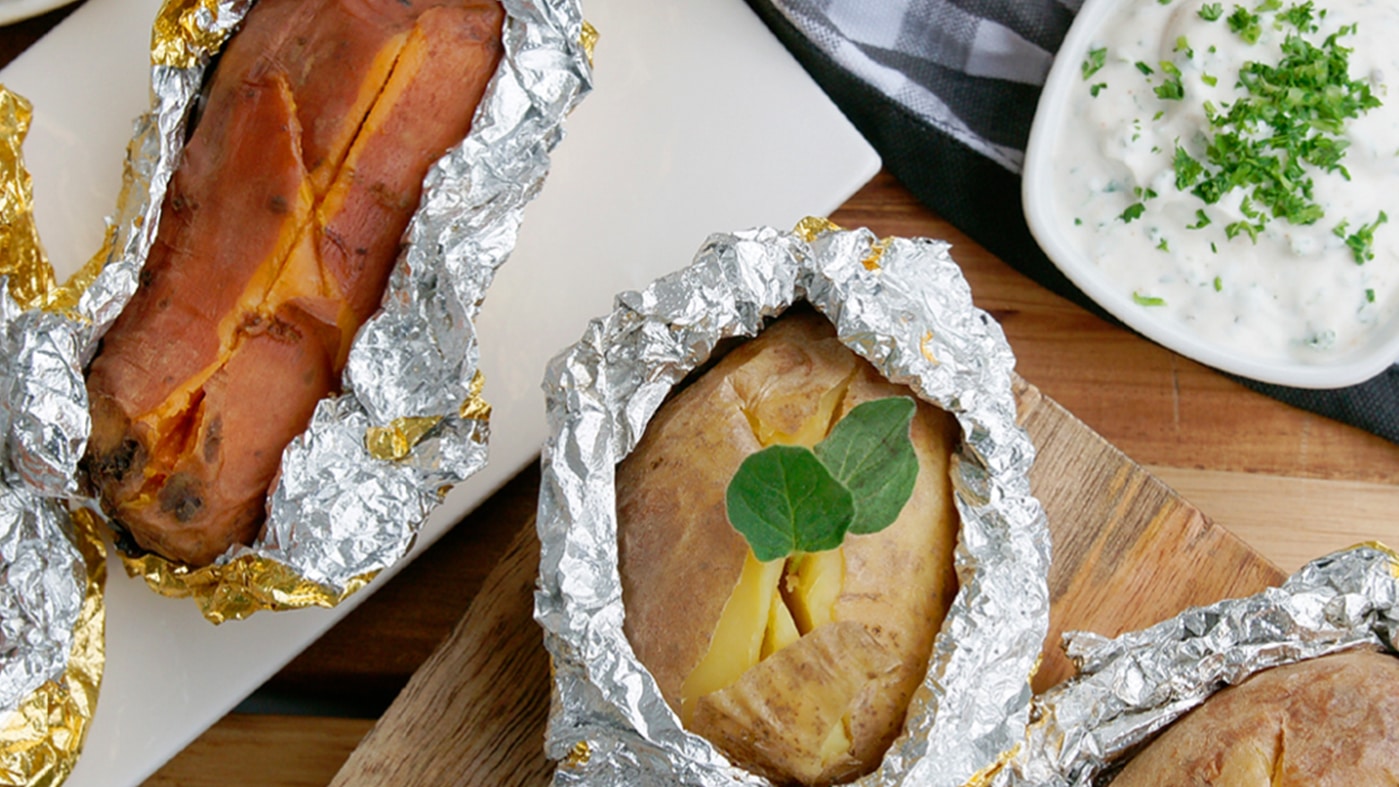 Baked Potatoes mit Kräuter-Sauerrahm