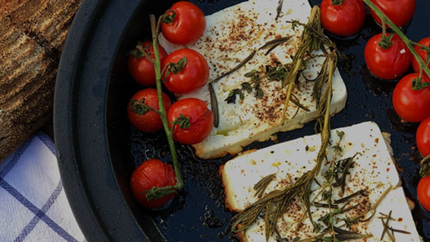 Gegrillter Feta mit karamellisierten Tomaten