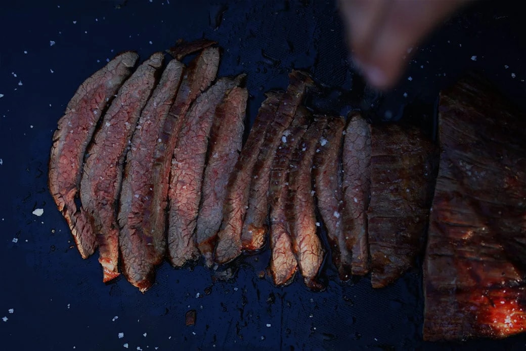 Niedrigtemperaturgegares Steak vom Outdoorchef Gasgrill