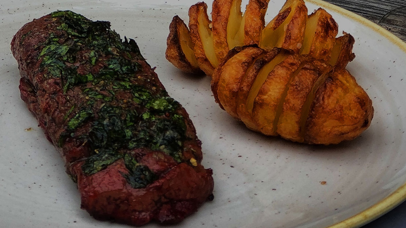 Wildschwein-Filet mit Fächerkartoffeln vom Grill